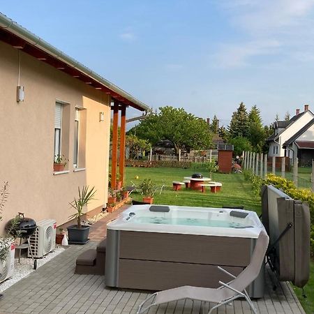 Konrad Apartman Villa Balatonmáriafürdő Eksteriør billede