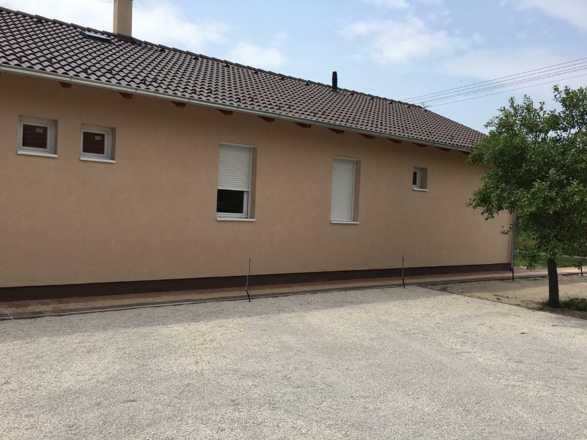 Konrad Apartman Villa Balatonmáriafürdő Eksteriør billede